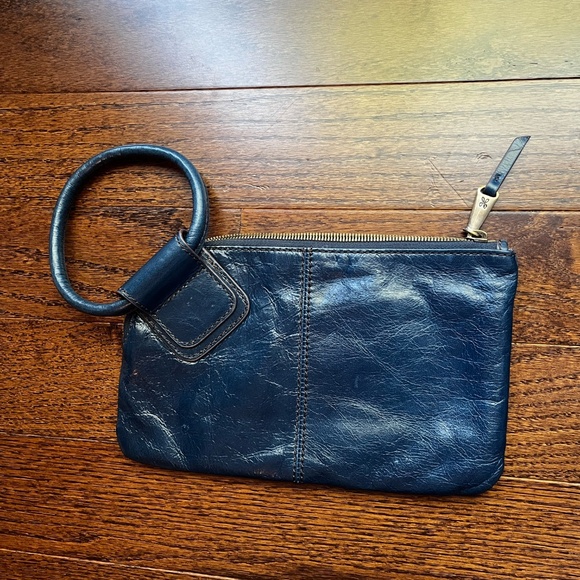 HOBO Sable Wristlet - Picture 5 of 13